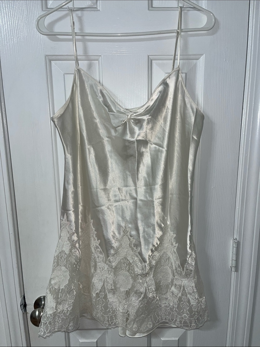 Oscar de la Renta Cream Satin Lace-Trim Slip